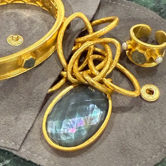 Julie Vos Fleur De Lis Iridescent Charcoal Blue Statement Necklace - Picture 6 of 7